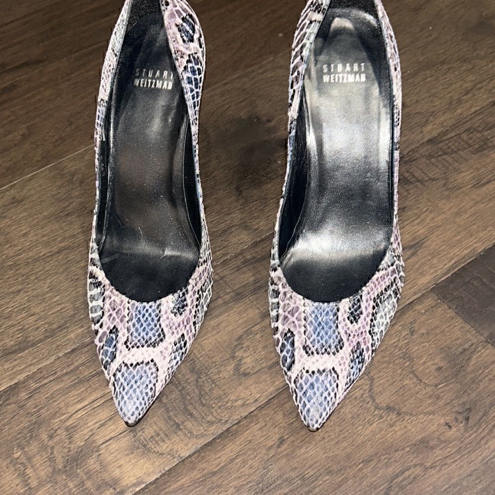 STUART WEITZMAN Grey/Purple/Blue Snake Print Stiletto Heels 5”heel Sz 8.5 GUC - Picture 9 of 9